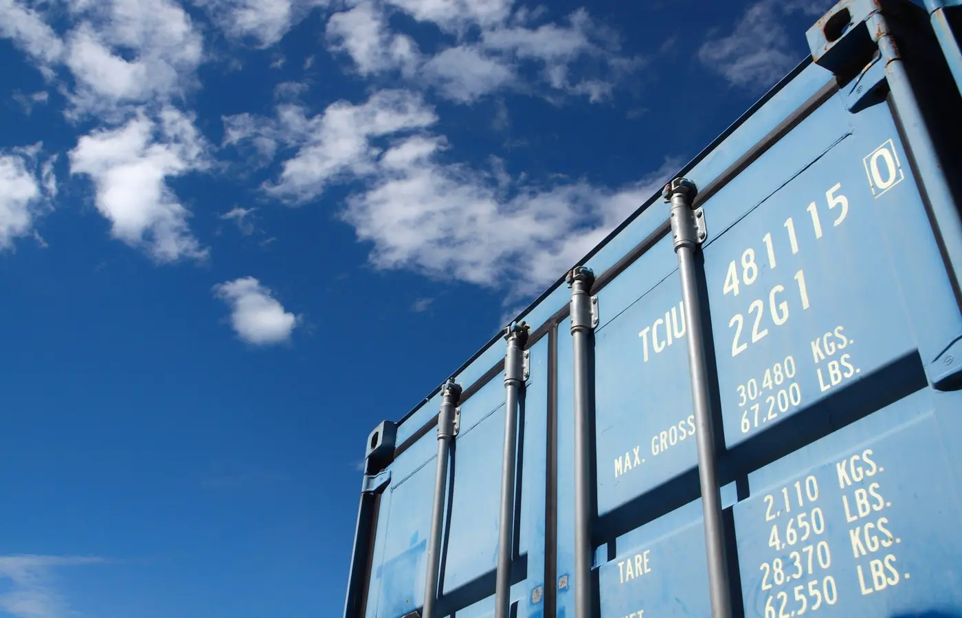 Pressure-sensitive labels on containers